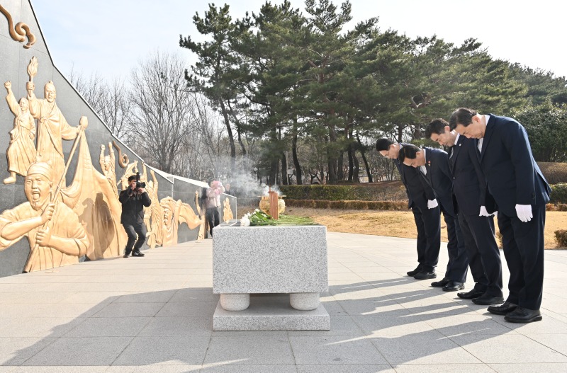 13- 20250301_제106주년 3.1절 기념 울산항일운동기녑탑 참배 (72).jpg